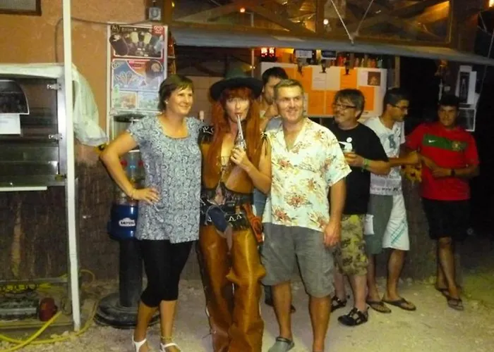 Sur Pilotis Avec Terrasse - 5 Personnes - Api-1-52-505 Camping